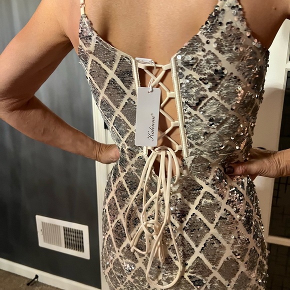 Kalinnu Sequin Bodycon Dress - Picture 4 of 7